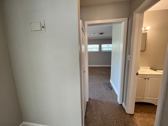 Foto del edificio - Simple & small 2BR Duplex