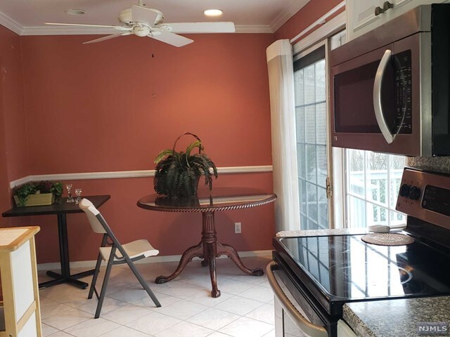 Foto del edificio - 341 Haywood Dr