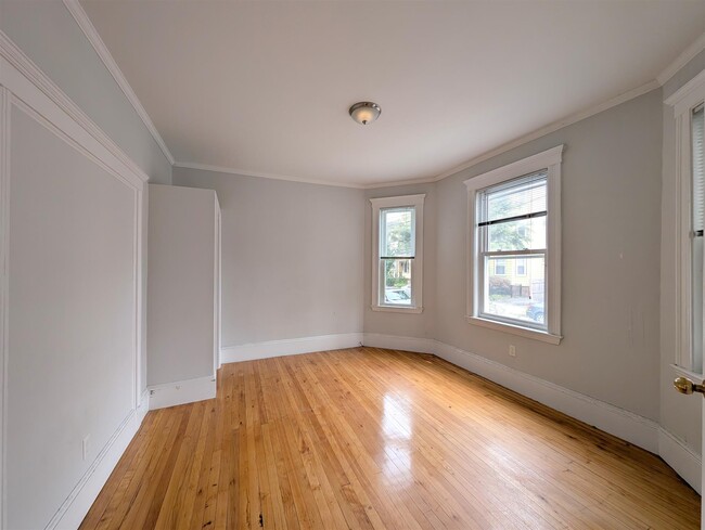 Building Photo - 15 Farragut Ave