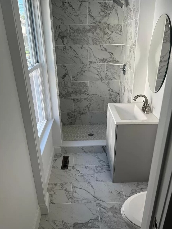 Building Photo - 305 Grovers Ave