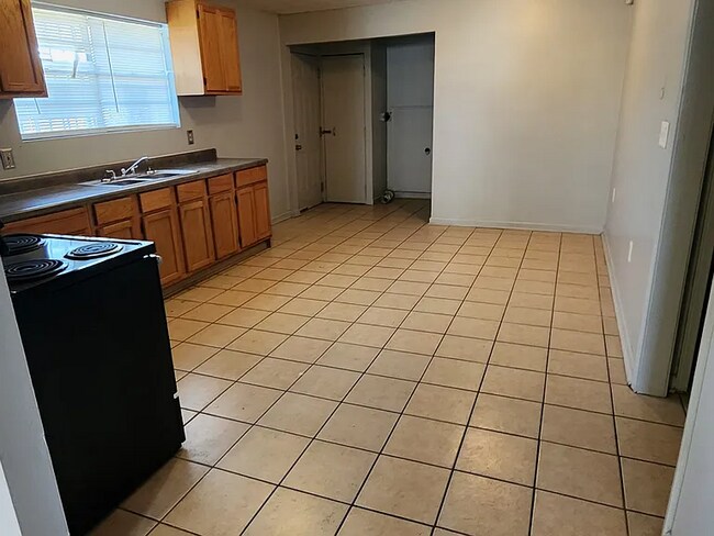 Foto del edificio - 7040 Bunker Hill Rd