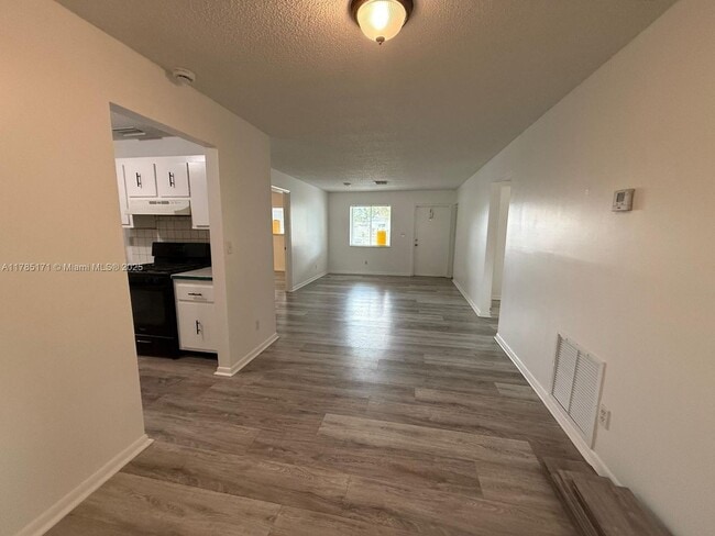 Foto del edificio - 2631 NW 25th St