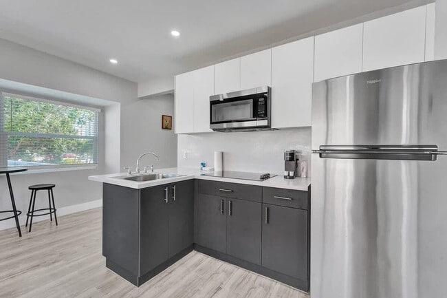 Foto del edificio - 906 N Riverside Dr