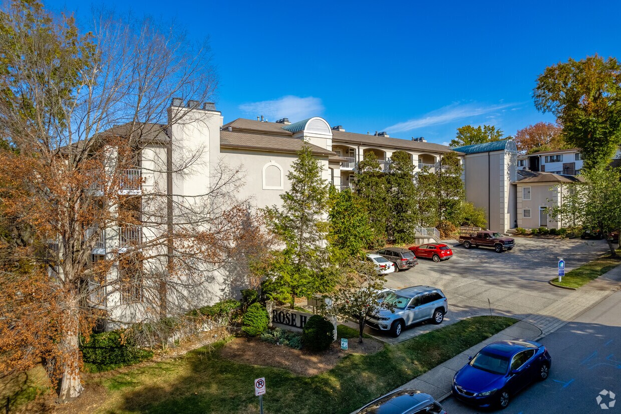 Rose Hall Apartments in Nashville, TN