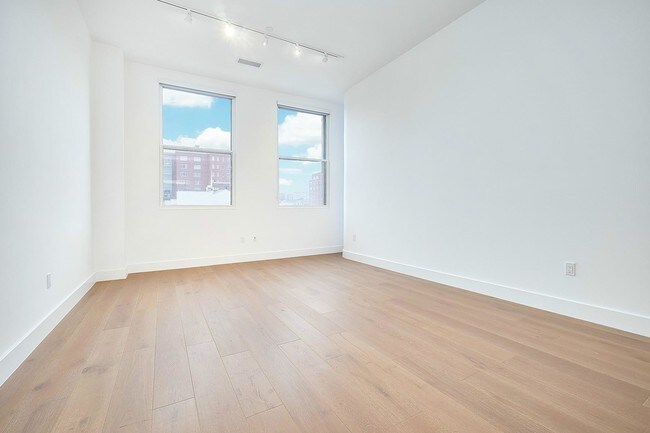 Building Photo - 271 W 125th St