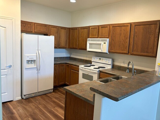 Building Photo - Must See 3 bedroom home! Near Downtown and...
