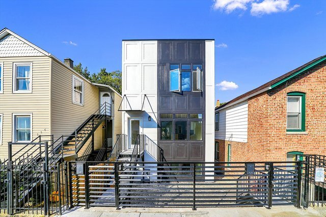 Building Photo - 554 W Cullerton St