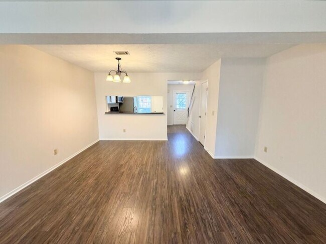 Foto del edificio - Gorgeous Doraville 2 Bed-2.5 Bath Townhouse, Roommate Floor plan!