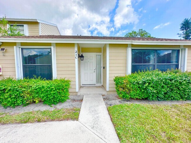 Foto del edificio - 104 Lakewood Dr