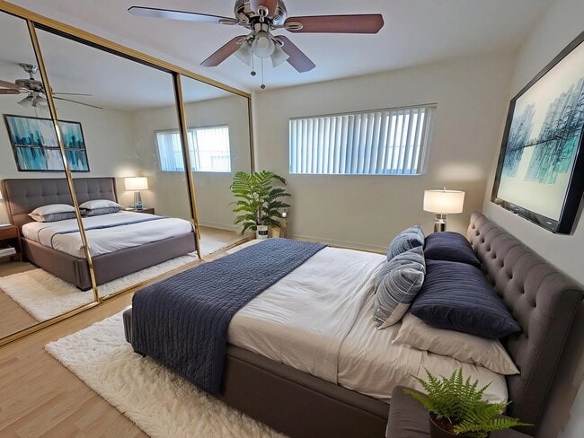 Foto del edificio - 4215 McLaughlin Ave