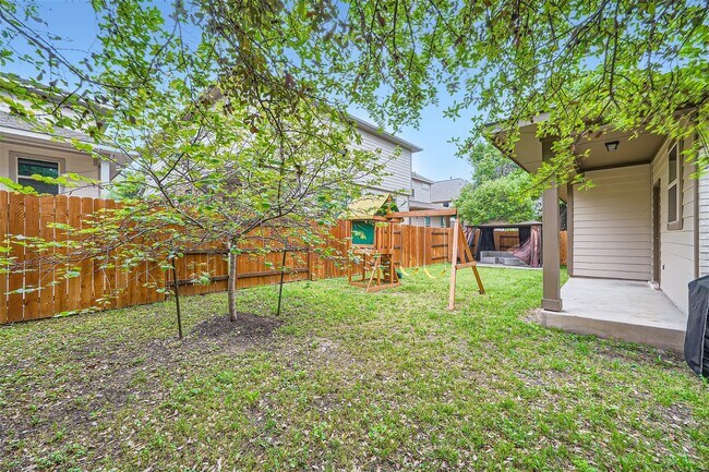 Foto del edificio - 9002 Gage Dr