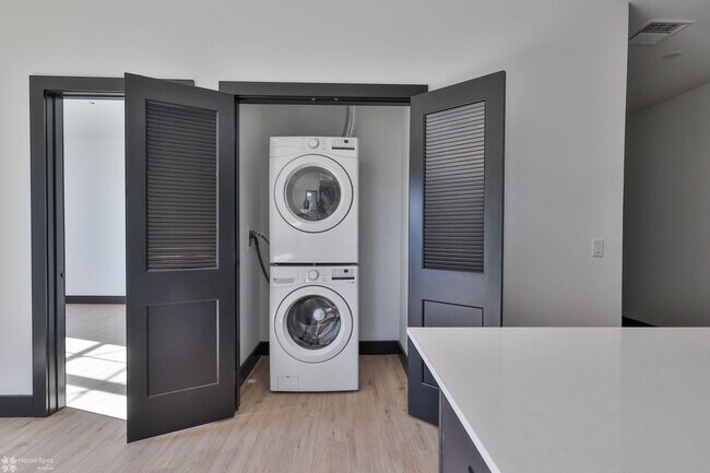 Foto del edificio - 2 bedroom / 2 bathroom apartment at Waterm...