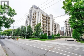 Building Photo - 90 Charlton Ave W