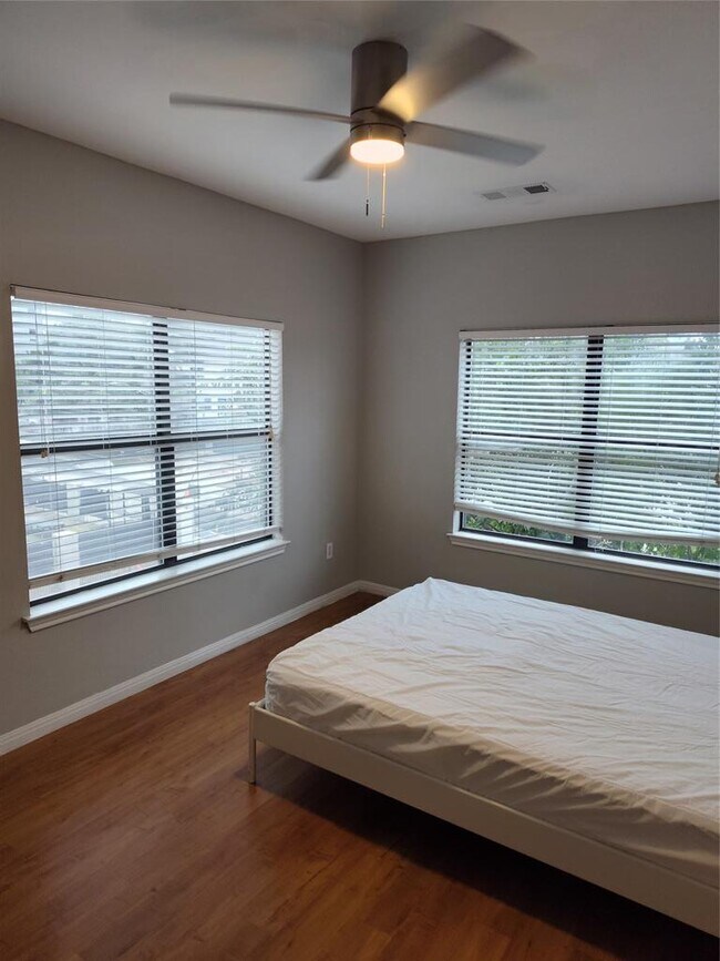 Foto del edificio - 2502 Leon St