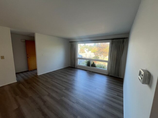 Foto del edificio - Charming 3-Bedroom Home with Fresh Updates