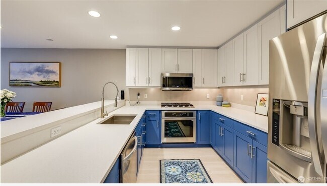 Kitchen - 511 W Mercer Pl