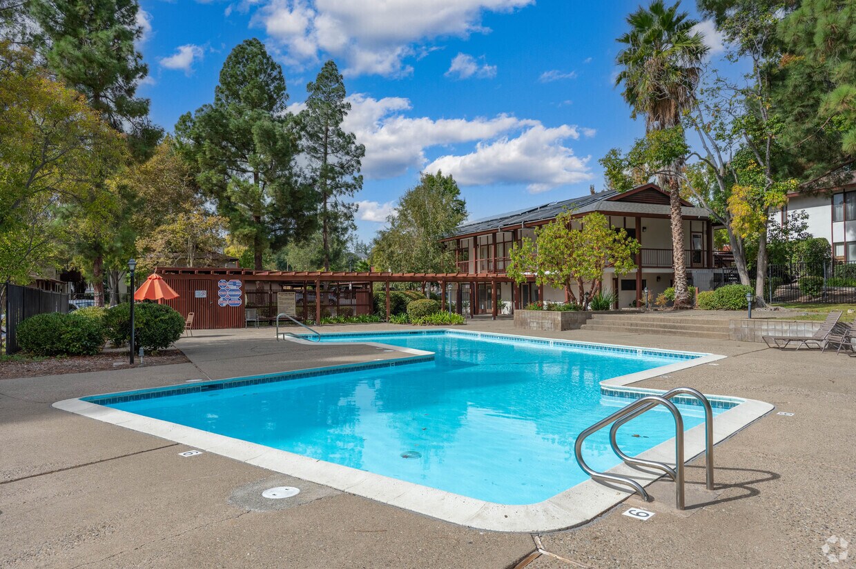 Primary Photo - 330 Golf Club Rd