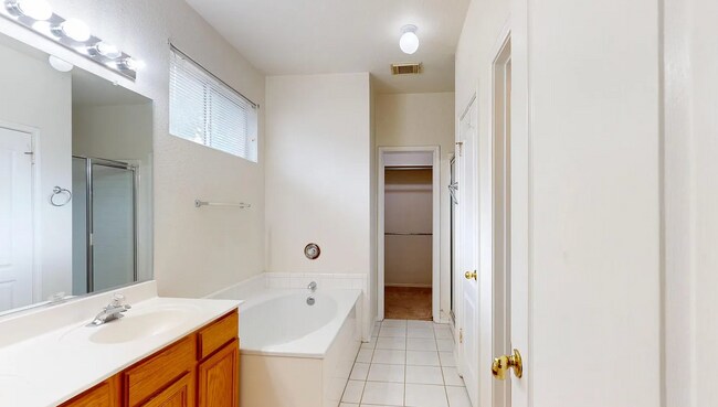 Building Photo - Adorable 1 story 4 bedroom 2 Bath with 2 car garage