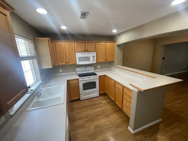 Building Photo - 208 Rockey Park Ln