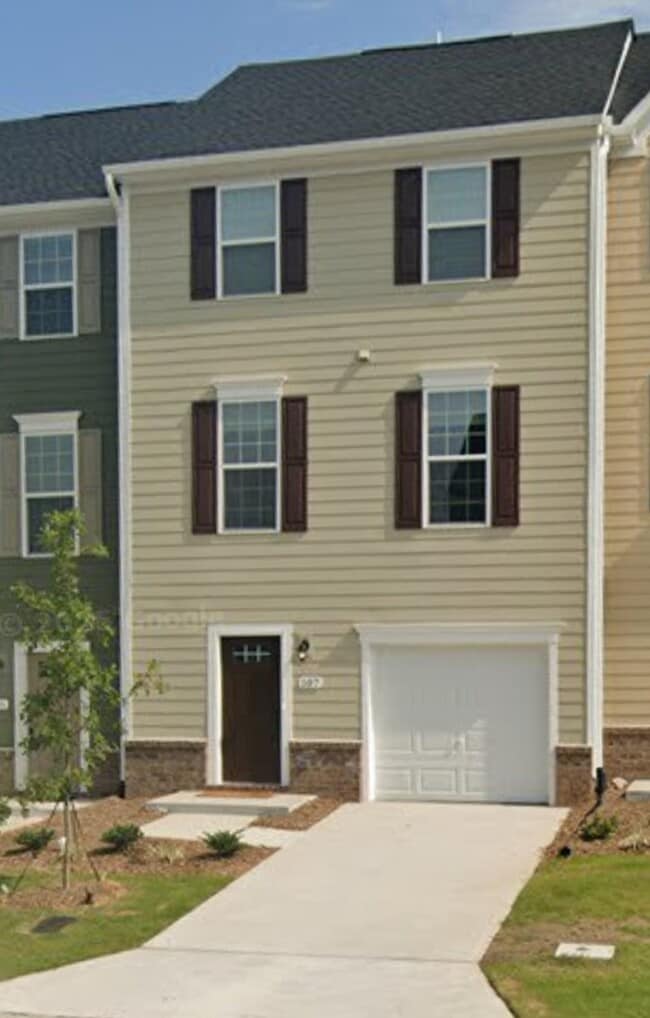 Building Photo - 107 Brier Summit Pl