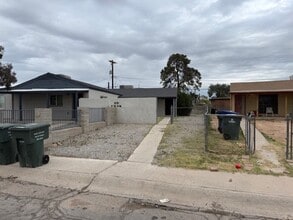 Building Photo - 2113 E Sunland Vista