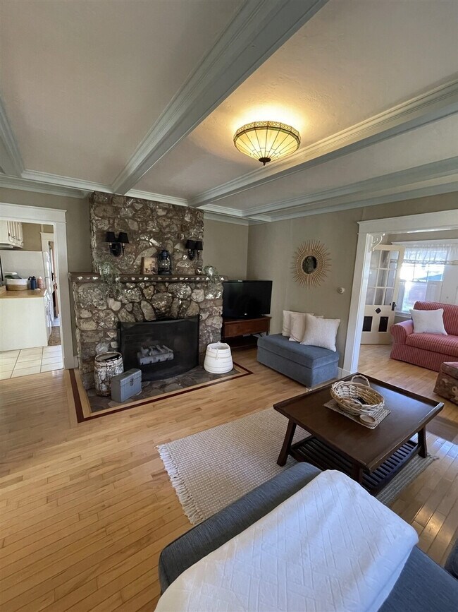 Building Photo - 19 Naomi St