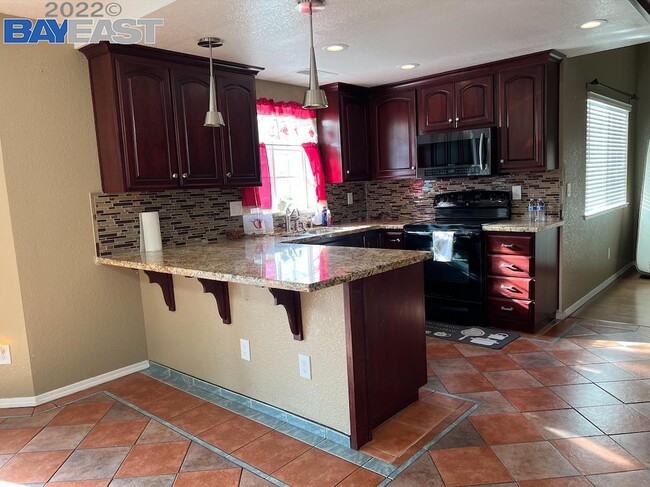 Building Photo - 1027 Munchkin Dr