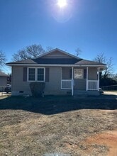 Building Photo - 609 Dunbar St