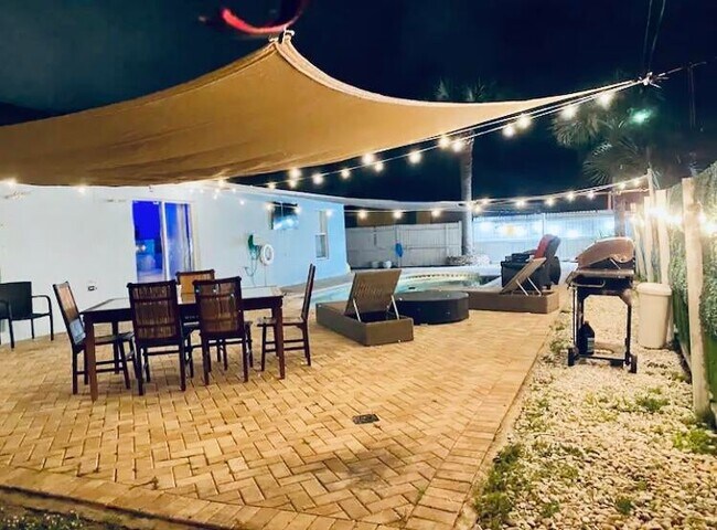 Building Photo - 2728 Nelson Dr