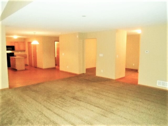 Building Photo - 2271 Landcrest Dr