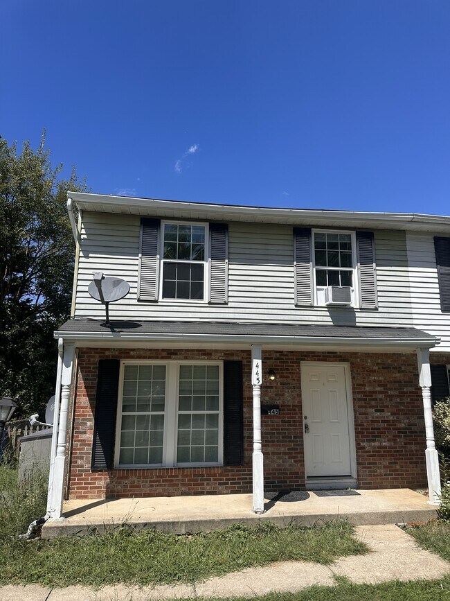 Foto del edificio - 445 Heather Ridge Dr