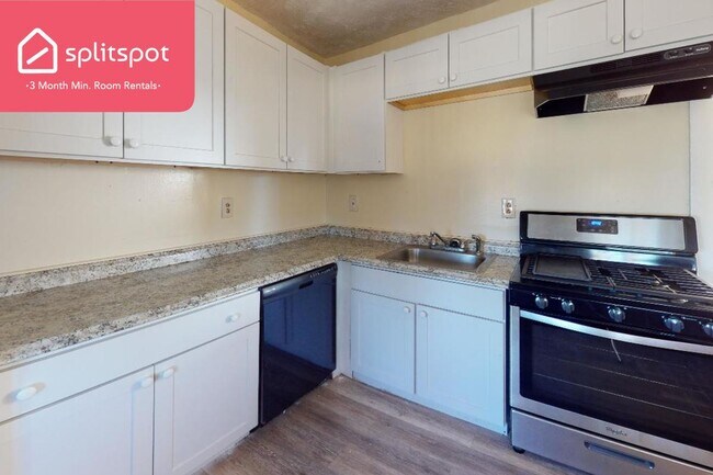 Foto del edificio - Private room in 3 bedroom Roxbury Apartmen...