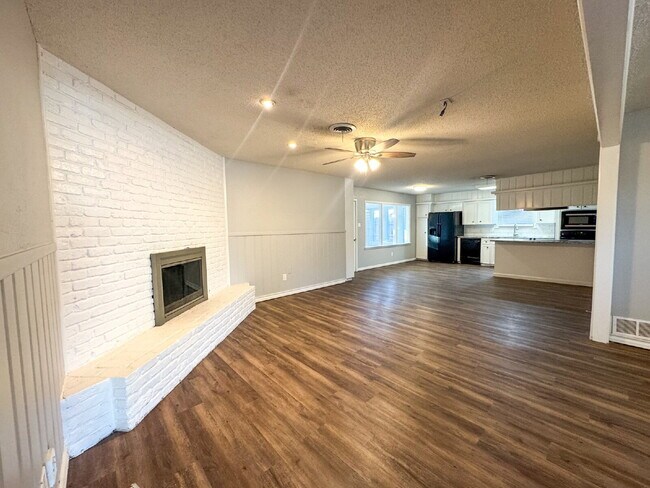 Foto del edificio - Newly-updated, 3-bedroom near LCU!