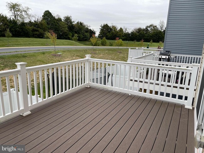 Building Photo - 143 Burkwood Ter
