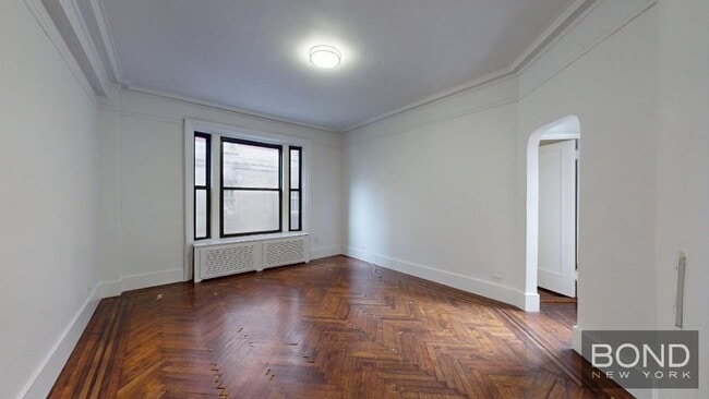 Building Photo - 166 W 72nd St
