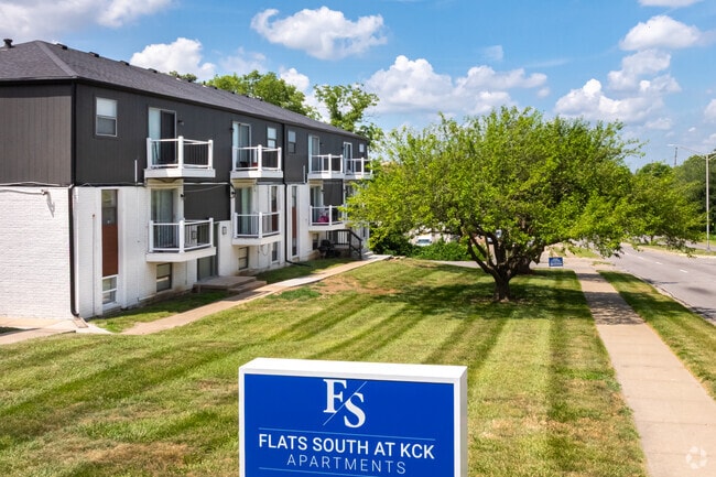 Building Photo - Flats South at KCK