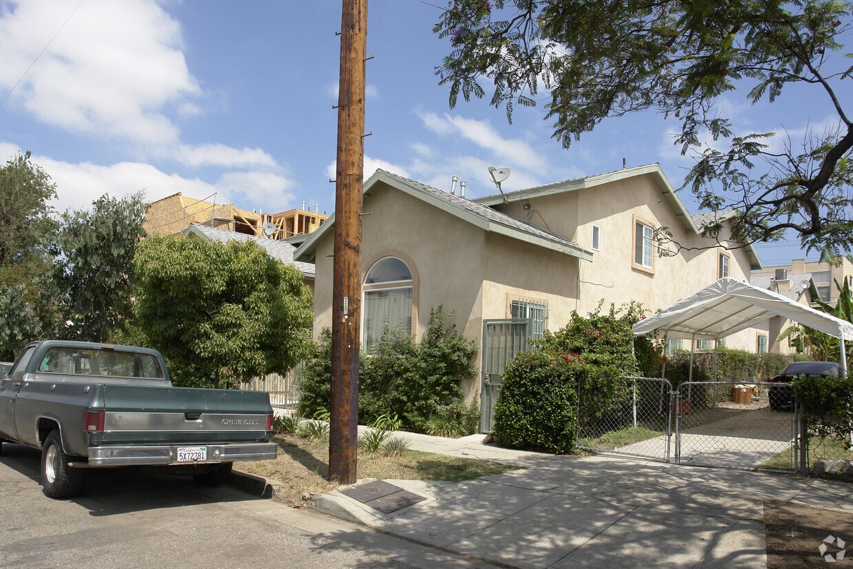 Foto del edificio - 5933 Willoughby Ave