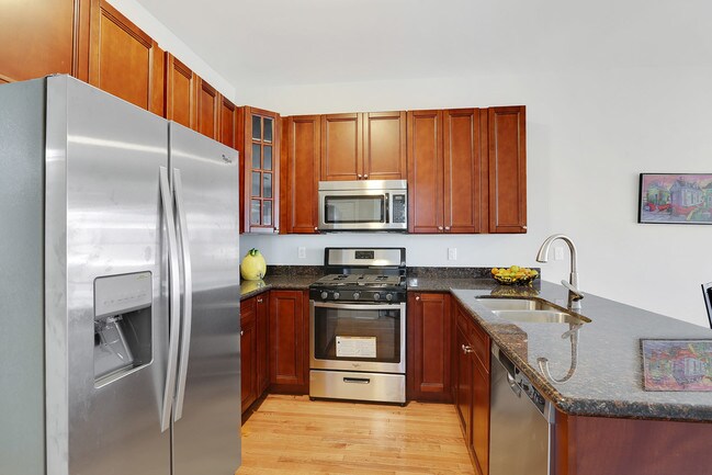 Building Photo - 3321 Leonidas St