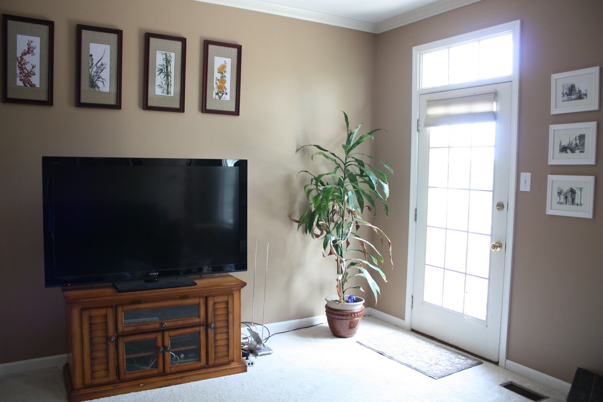 Living room with door to deck - 9207 Owings Choice Ct