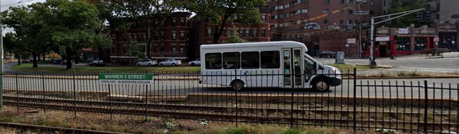 Photo - 3-bed w/ H+HW on GL-B Apartment