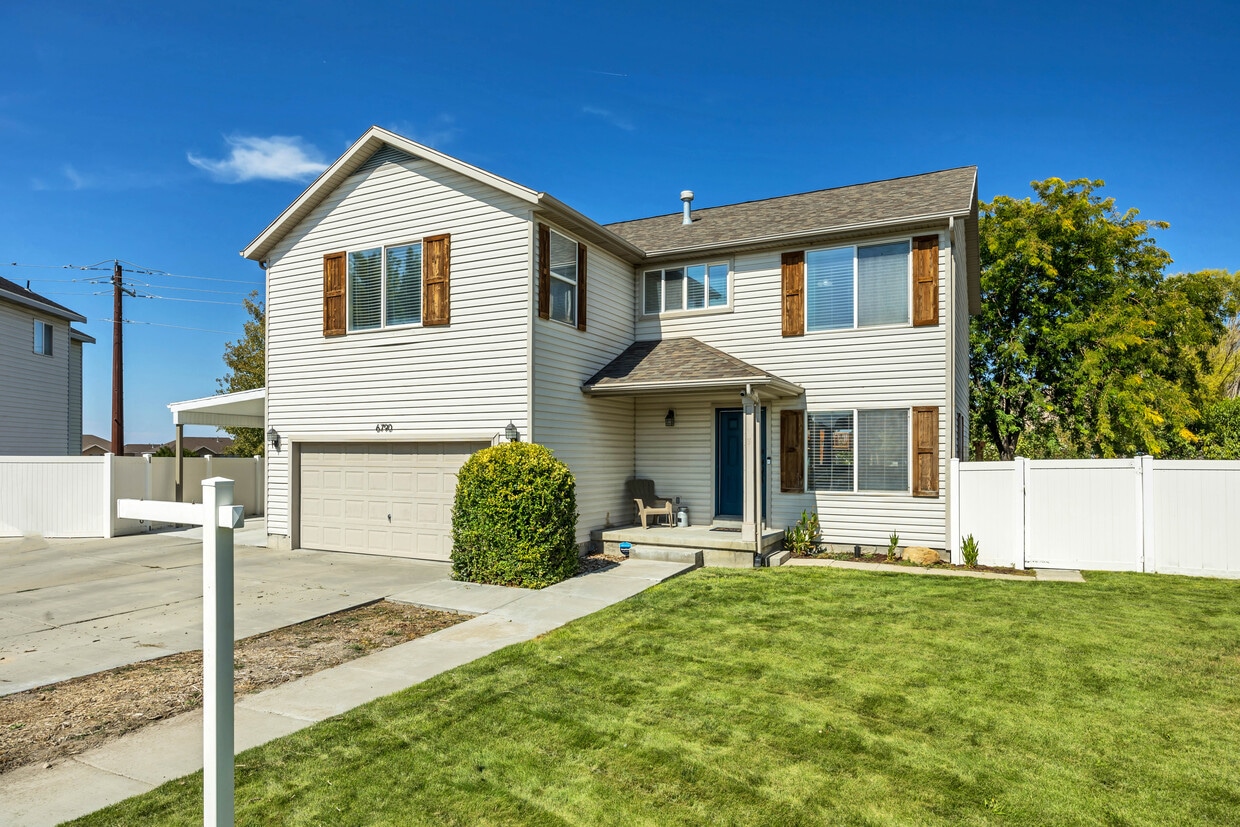 Foto principal - 6790 Greenfield Ln