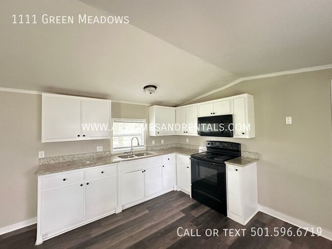 Building Photo - 1111 Green Meadows Rd | $995 | 3 beds, 2 bath