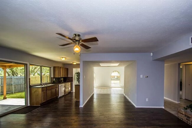 Foto del edificio - 707 Tara Dr