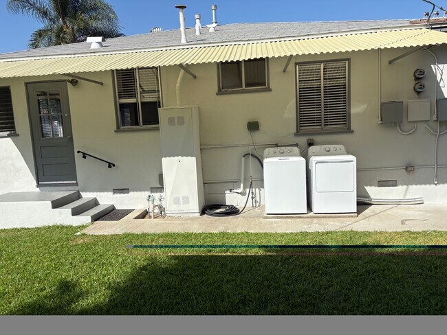 Foto del edificio - 1016A S Bruce Ln