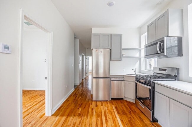 Building Photo - 1638 W 18th Pl