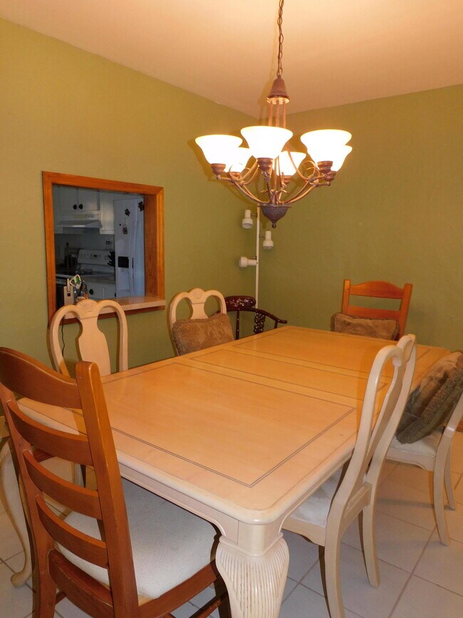 Foto del edificio - 140 Amherst Ln