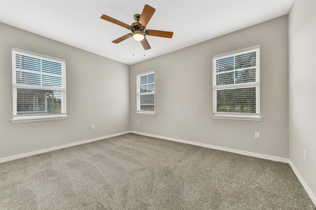 Foto del edificio - 4418 N Live Oaks Cir