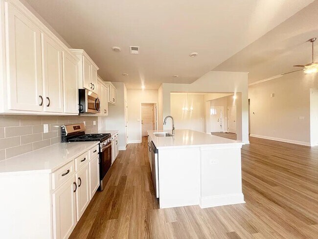 Foto del edificio - 335 Cypress Holw Trl