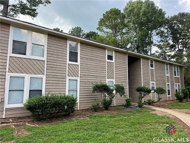 Foto del edificio - 120 Pinehurst Ct