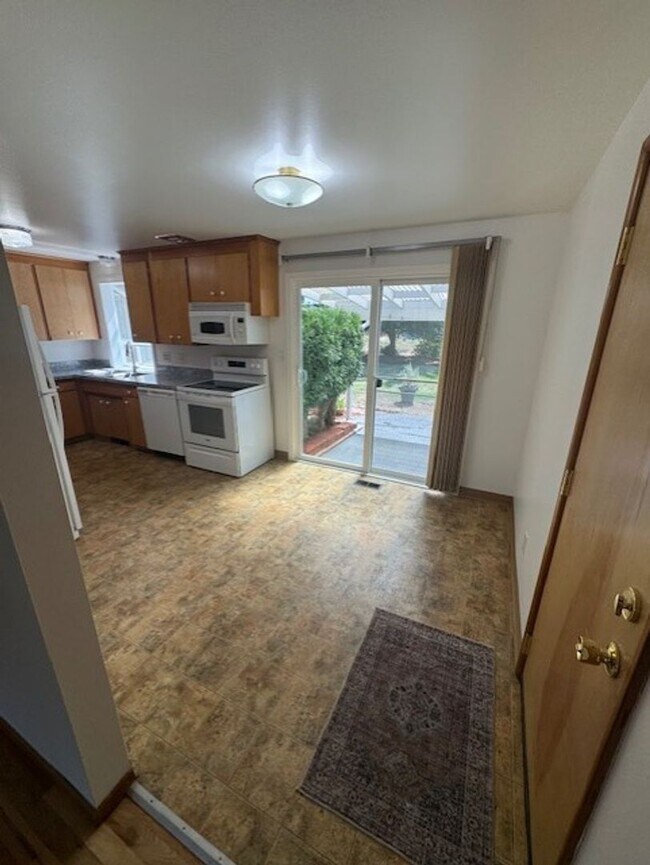 Building Photo - Available Now – Updated 3 Bedroom, 2 Bath ...